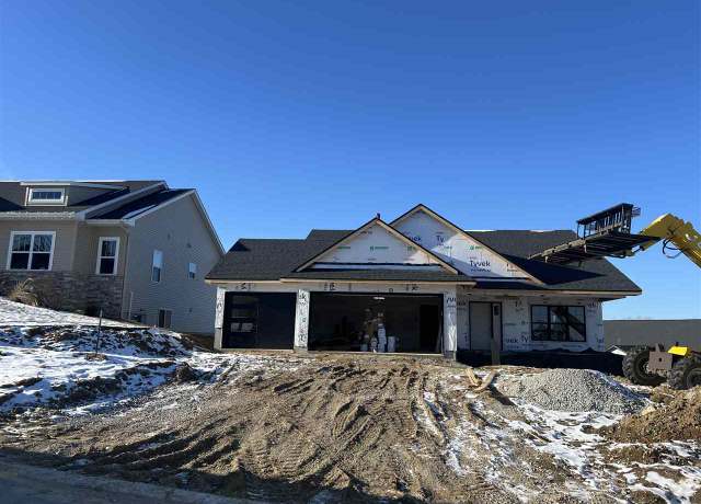 Property at 1314 E Gable Way, Tiffin, IA 52340, 5 beds, 3 baths