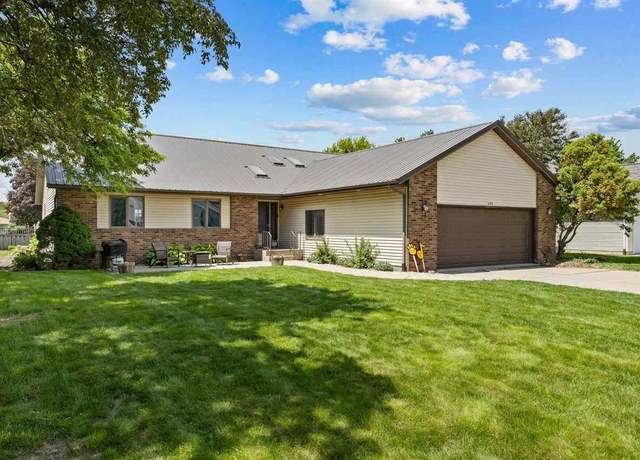 Property at 109 Elizabeth Dr, Tipton, IA 52772, 3 beds, 2.5 baths