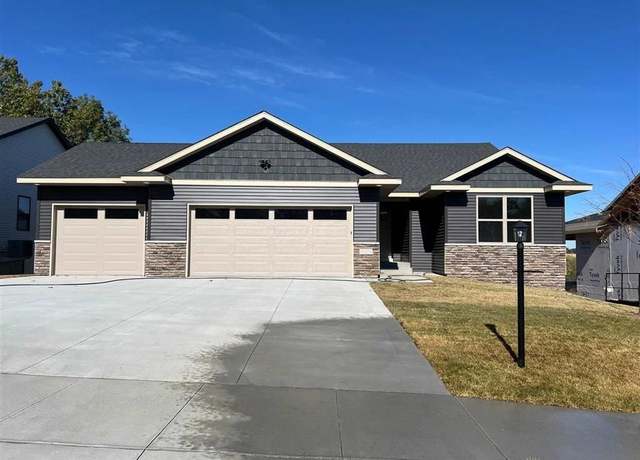 Property at 1502 Legend Dr, Tiffin, IA 52340, 5 beds, 3 baths