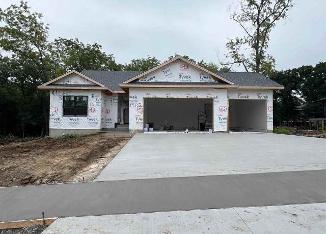 Property at 1502 Legend Dr, Tiffin, IA 52340, 5 beds, 3 baths