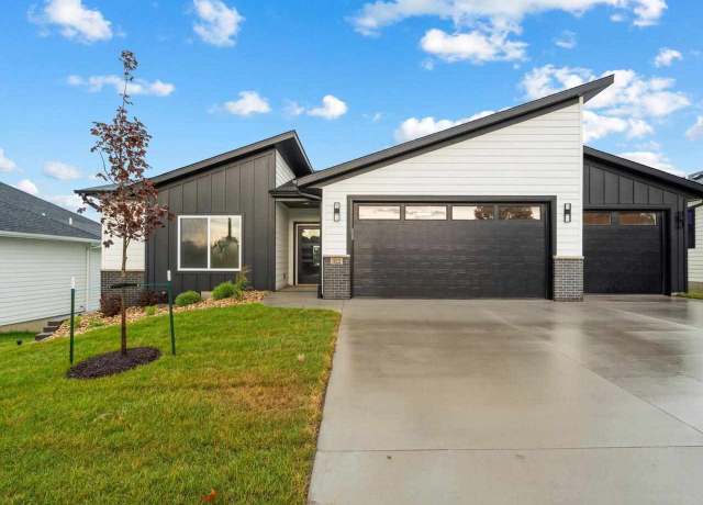Property at 322 Sierra Trce, Coralville, IA 52241, 5 beds, 3 baths