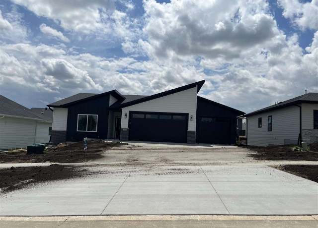 Property at 322 Sierra Trce, Coralville, IA 52241, 5 beds, 3 baths
