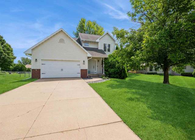 Property at 210 Brougham Rd, Robins, IA 52328, 3 beds, 2.5 baths