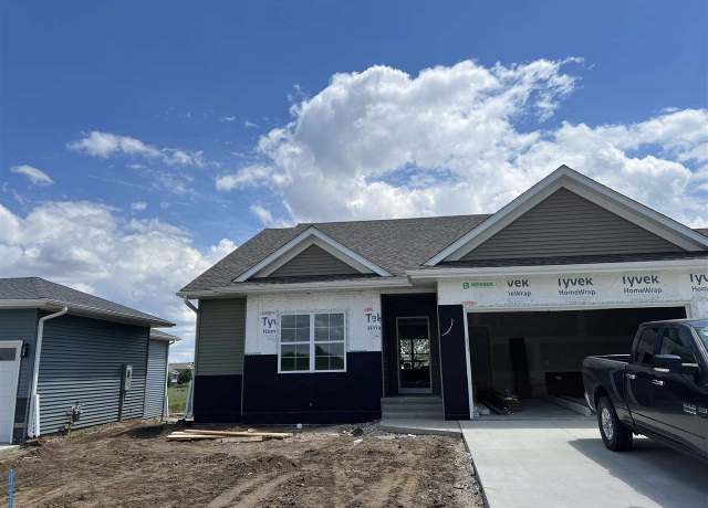Property at 1223 Covered Wagon Dr, Iowa City, IA 52240, 5 beds, 3 baths
