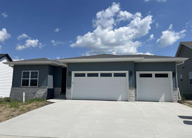 Property at 1245 Covered Wagon Dr, Iowa City, IA 52240, 4 beds, 3 baths