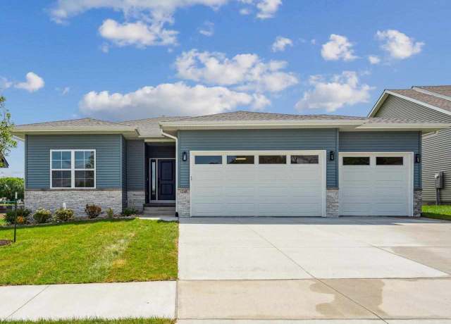 Property at 1245 Covered Wagon Dr, Iowa City, IA 52240, 4 beds, 3 baths