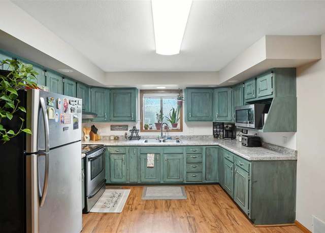 Property at 303 W Commercial St, Lone Tree, IA 52755, 3 beds, 1 bath