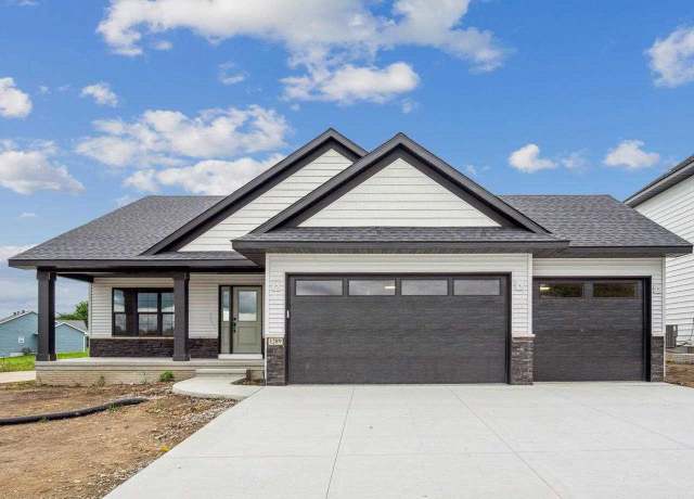 Property at 1289 Covered Wagon Dr, Iowa City, IA 52240, 5 beds, 3 baths