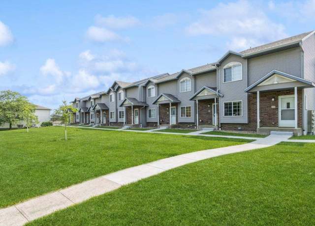Property at 21 N Scott Blvd, Iowa City, IA 52240, 2 beds, 2.5 baths