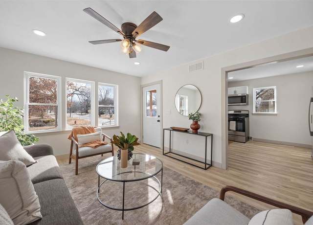 Property at 841 S 7th Ave, Iowa City, IA 52240, 3 beds, 2 baths