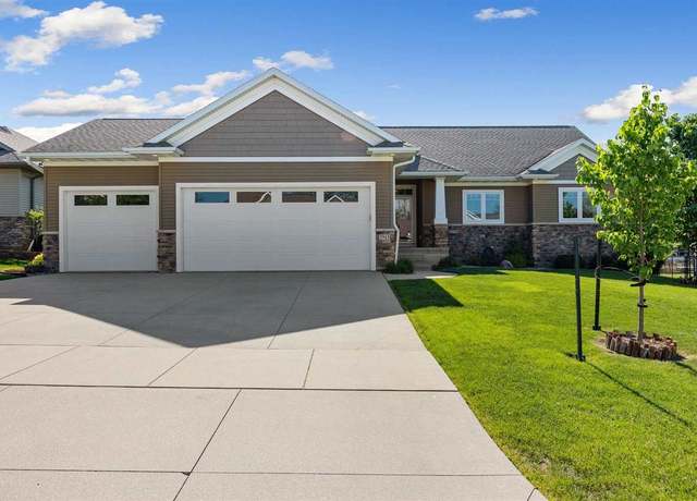 Property at 2913 Diamondhead Rd, Hiawatha, IA 52233, 5 beds, 3 baths