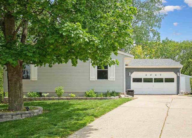 Property at 4047 Bedford Pl, Davenport, IA 52806, 2 beds, 1.5 baths