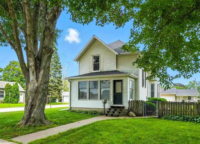 Property at 1038 N 6th Ave, Washington, IA 52353, 3 beds, 1.5 baths
