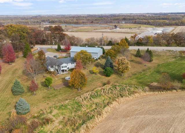 Property at 5709 Oak Crest Hill Rd Rd SE, Riverside, IA 52327, 4 beds, 3 baths