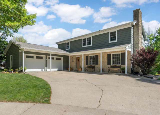 Property at 3 Crestwood Cir, Iowa City, IA 52245, 5 beds, 3 baths
