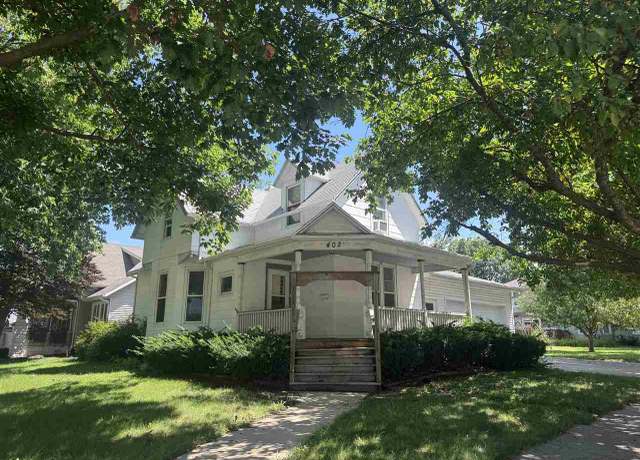 Property at 402 E Jefferson St, Washington, IA 52353, 3 beds, 2 baths