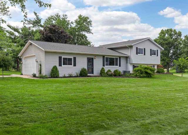 Property at 1576 Ironwood Dr, Cedar Rapids, IA 52403, 4 beds, 2.5 baths