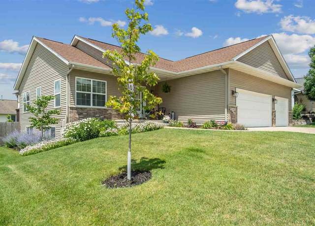 Property at 1402 Wolf Dr Dr NW, Cedar Rapids, IA 52405, 5 beds, 3 baths