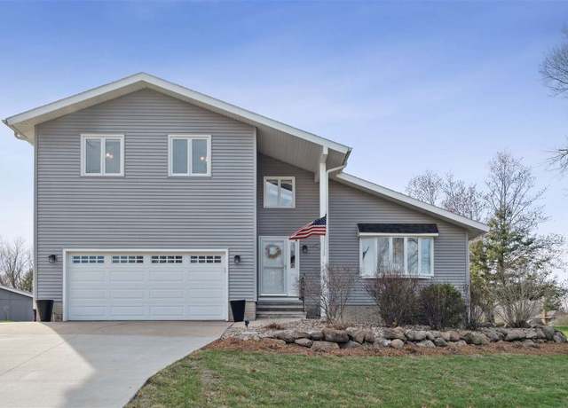 Property at 4111 Woodridge Dr, Cedar Rapids, IA 52411, 4 beds, 2.5 baths
