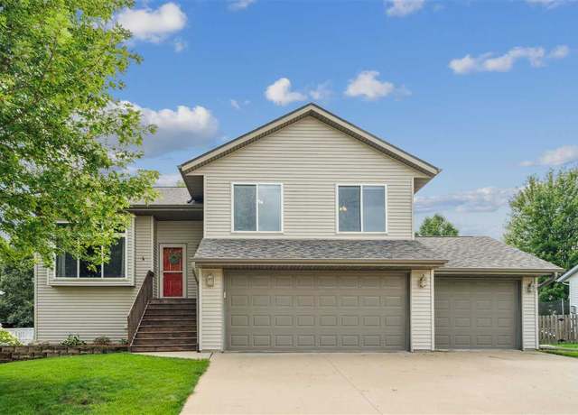 Property at 825 Kiowa Dr, North Liberty, IA 52317, 4 beds, 3.5 baths