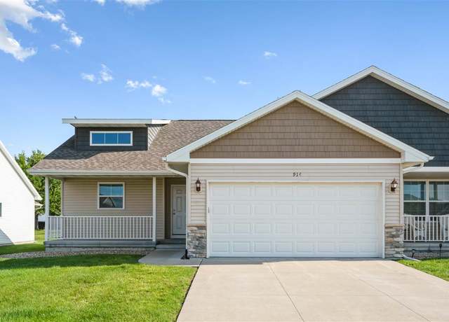 Property at 914 Deer Run Dr Dr NE, Cedar Rapids, IA 52402, 3 beds, 3 baths