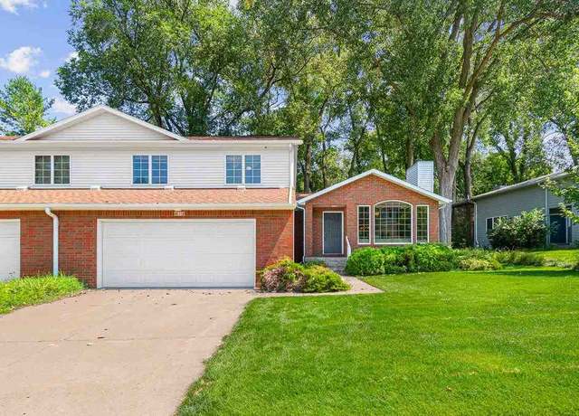 Property at 612 N 1st Ave, Iowa City, IA 52245, 3 beds, 2.5 baths