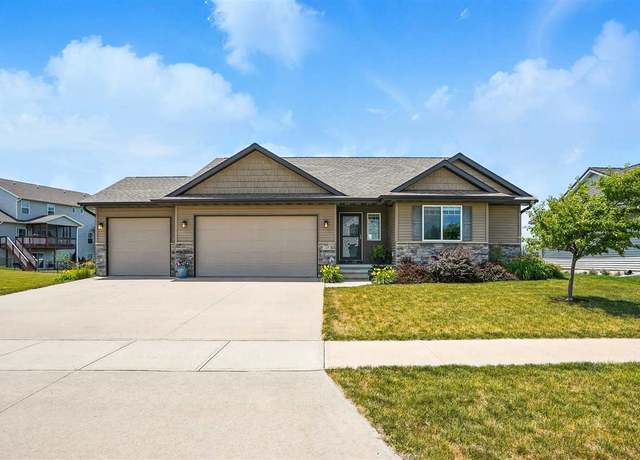 Property at 445 Anne Blvd, North Liberty, IA 52317, 4 beds, 3 baths