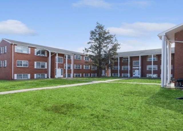 Property at 905 W Benton St, Iowa City, IA 52246, 2 baths