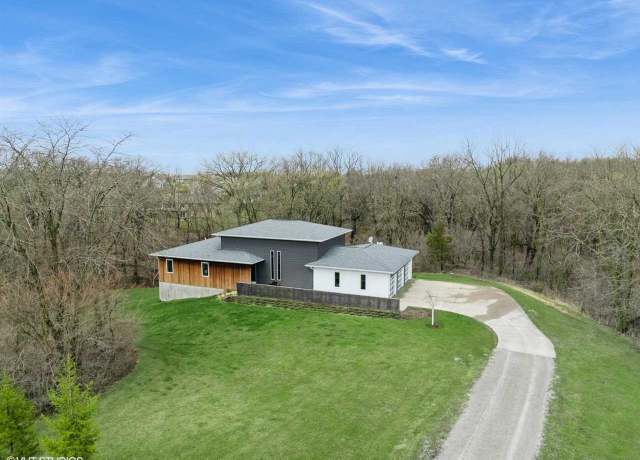 Property at 1488 Walter Mapp Dr, Riverside, IA 52327, 5 beds, 3 baths