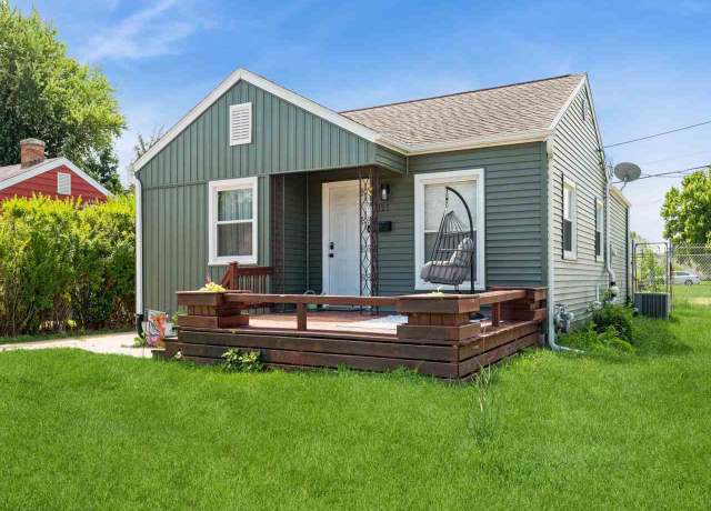 Property at 927 NW O Ave, Cedar Rapids, IA 52405, 2 beds, 1 bath