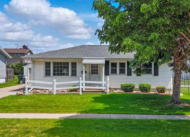 Property at 2439 Haven Ct Ct SW, Cedar Rapids, IA 52404, 3 beds, 2 baths