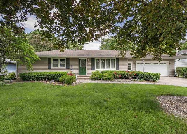 Property at 742 S 10th Ave, Washington, IA 52353, 3 beds, 2 baths