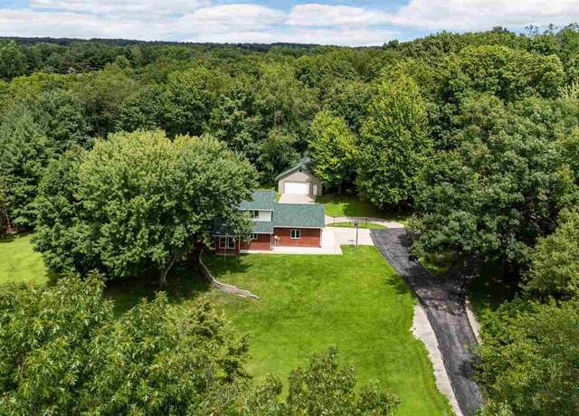 Property at 4698 Fox Ln Ln NE, Iowa City, IA 52240, 3 beds, 2.5 baths
