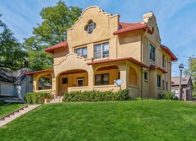 Property at 228 Brown St, Iowa City, IA 52245, 4 beds, 5 baths