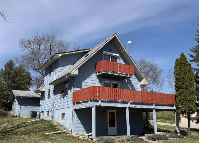 Property at 1440 E Bloomington St, Iowa City, IA 52245, 3 beds, 2 baths
