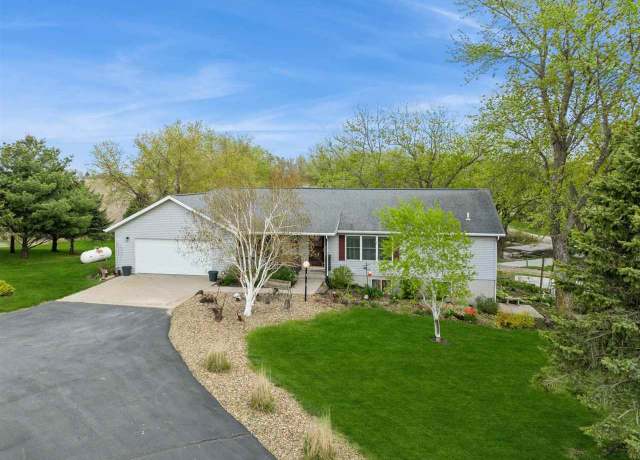 Property at 3334 NW Black Hawk Ave, Oxford, IA 52322, 4 beds, 3 baths