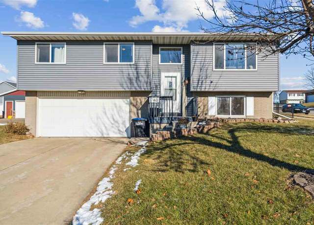 Property at 740 Deerfield Dr, Marion, IA 52302, 3 beds, 2 baths