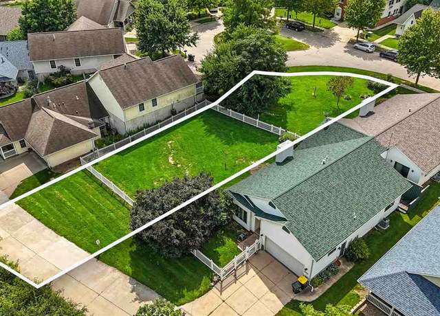 Property at 900 Longfellow Pl, Iowa City, IA 52240
