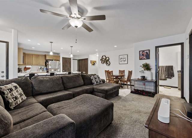 Property at 4326 Banar Ave Ave SW, Cedar Rapids, IA 52404, 2 beds, 2 baths