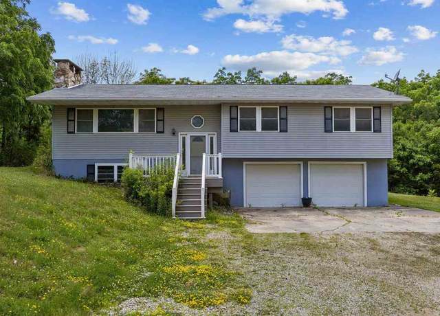 Property at 6053 28th Avenue Dr, Vinton, IA 52349, 3 beds, 2 baths