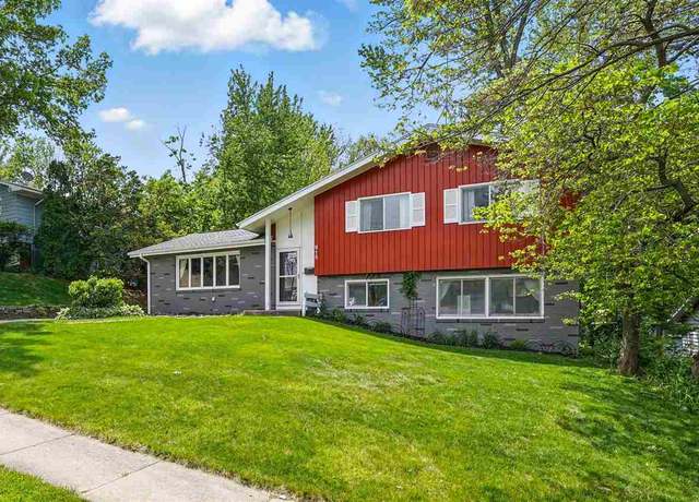 Property at 815 Southlawn Dr, Iowa City, IA 52245, 3 beds, 2.5 baths