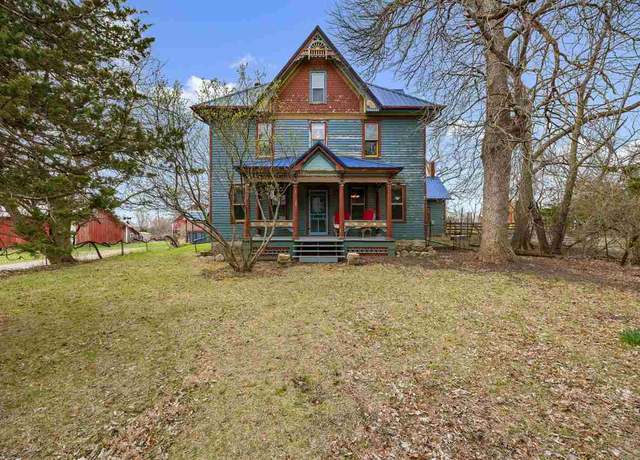 Property at 3009 Hoosier Creek Rd Rd NE, Cedar Rapids, IA 52404, 7 beds, 2 baths