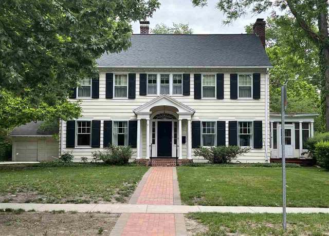 Property at 620 S Summit St, Iowa City, IA 52240, 5 beds, 3.5 baths