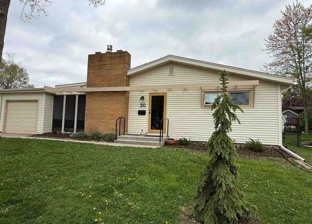 Property at 30 Montrose Ave, Iowa City, IA 52245, 3 beds, 1.5 baths