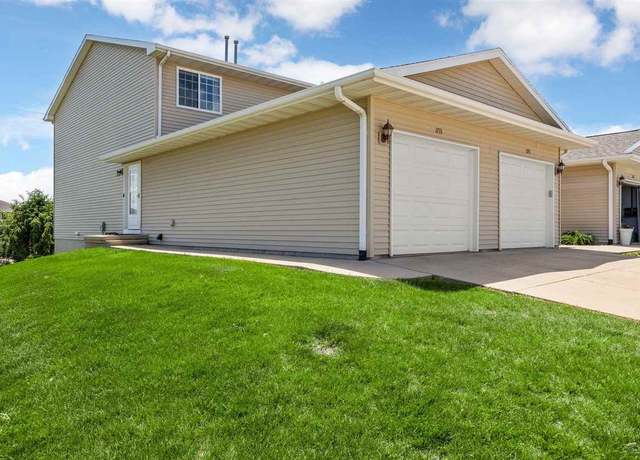 Property at 3733 Stoney Point Rd Rd SW, Cedar Rapids, IA 52404, 2 beds, 2.5 baths