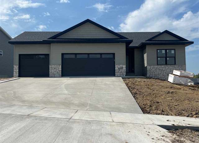 Property at 1417 Legend Dr, Tiffin, IA 52340, 5 beds, 3 baths