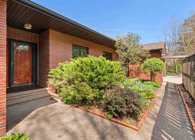 Property at 620 Northwood Dr, Iowa City, IA 52245, 4 beds, 3.5 baths