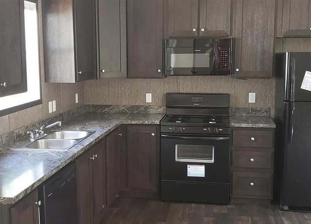 Property at 6901 SE 14th St #93, IA 50320, 3 beds, 2 baths