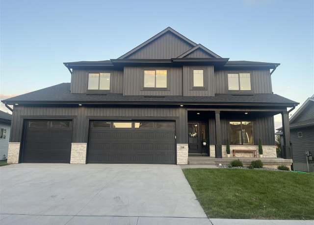 Property at 218 Colchester Dr, Iowa City, IA 52245, 5 beds, 3.5 baths
