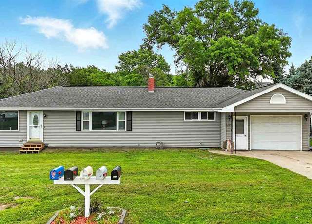 Property at 805 Jackson St, IA 52211, 2 beds, 2 baths